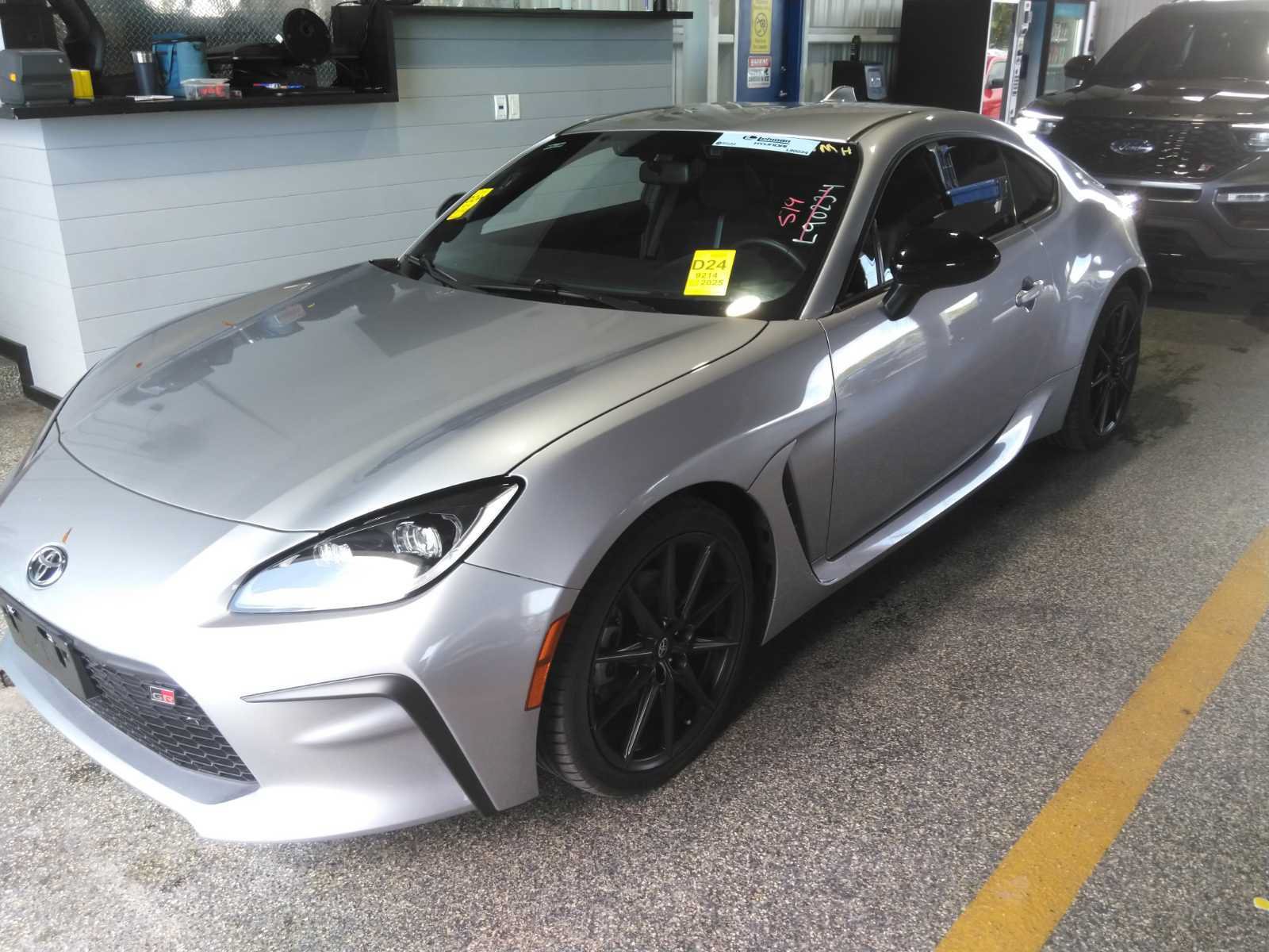 Used 2025 Toyota GR86 Premium RWD image 1