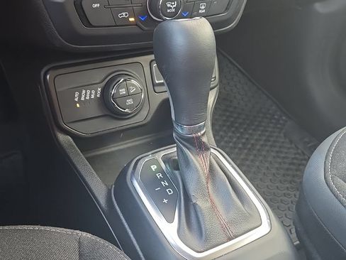 Used 2023 Jeep Renegade Trailhawk AWD/4WD image 32