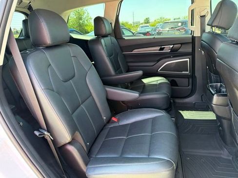 Used 2022 Kia Telluride EX w/ EX Premium Package FWD image 9
