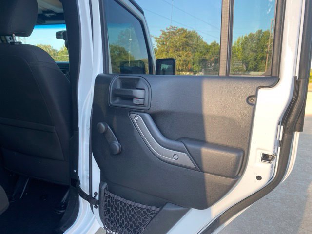 Used 2018 Jeep Wrangler Unlimited Sport w/ Connectivity Group AWD/4WD image 16