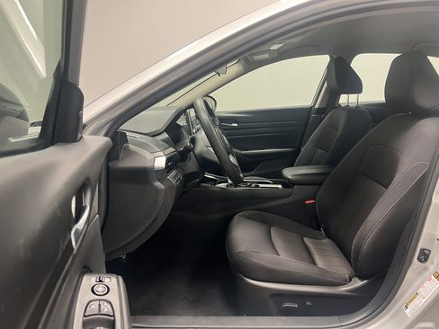 Used 2024 Nissan Altima 2.5 SV image 14