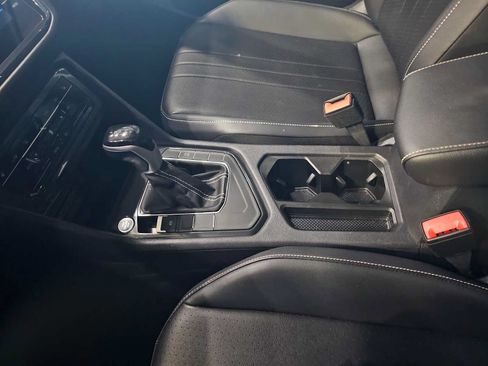 Used 2023 Volkswagen Tiguan SE w/ Panoramic Sunroof Package FWD image 27