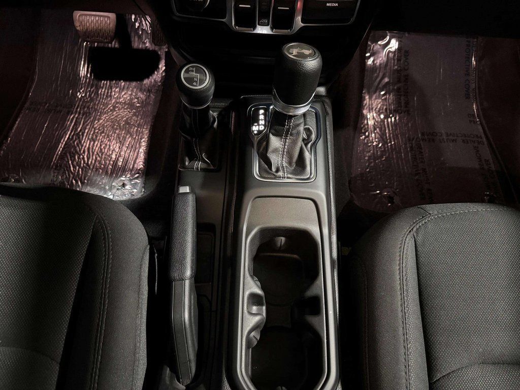 Used 2023 Jeep Wrangler Unlimited Sahara AWD/4WD image 21