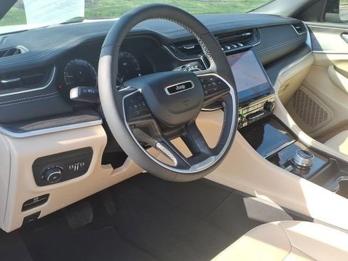 Used 2025 Jeep Grand Cherokee L Limited AWD/4WD image 7