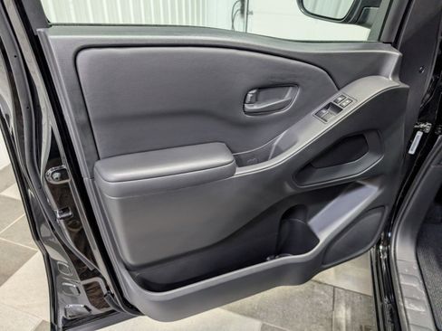 Used 2025 Nissan Frontier S image 11