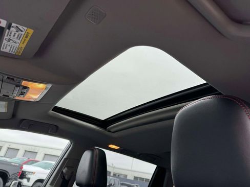 Used 2019 Toyota Highlander SE image 18