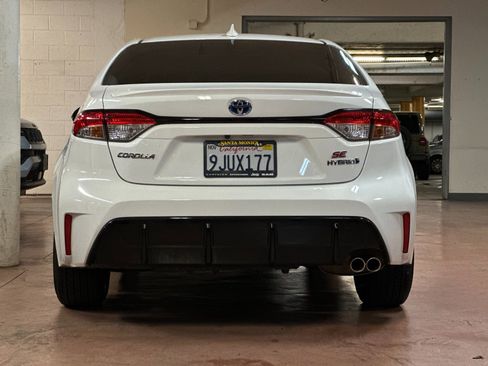 Used 2024 Toyota Corolla SE w/ SE Package image 4