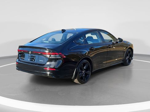 Used 2025 Honda Accord Sport image 5