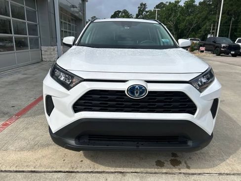 Used 2022 Toyota RAV4 LE AWD/4WD image 2