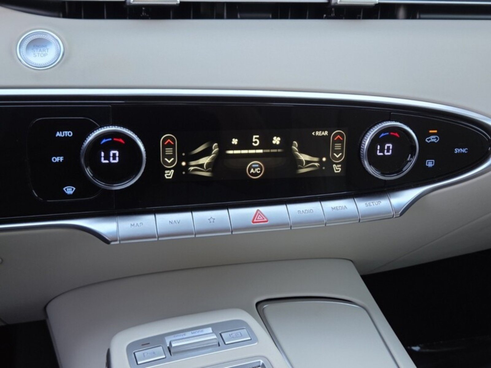 Used 2024 Genesis GV70 2.5T AWD/4WD image 30