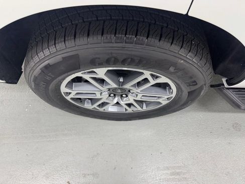 New 2025 Ford Expedition Active image 4