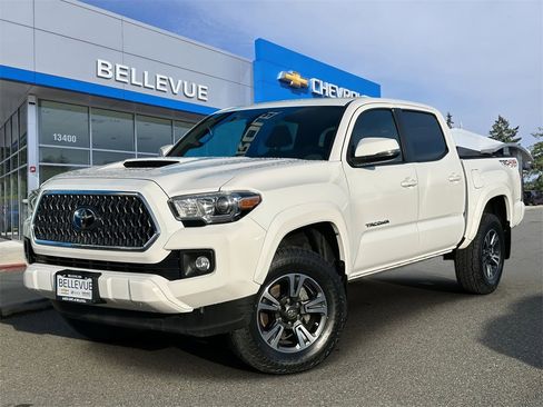 Used 2018 Toyota Tacoma TRD Sport image 1