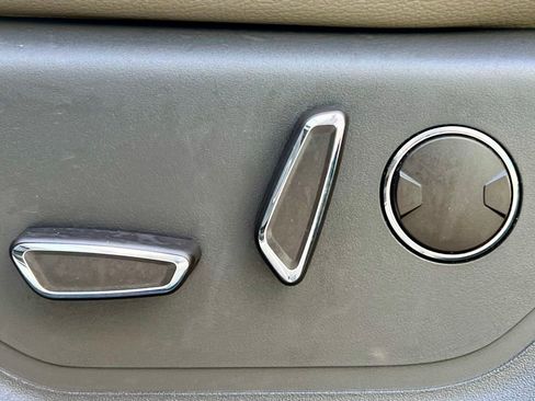 Used 2021 Ford Expedition Limited image 28