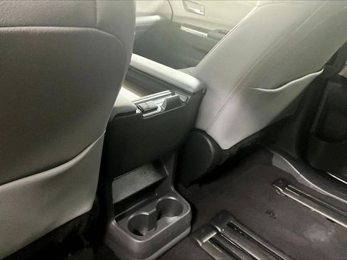 Used 2024 Toyota Sienna XLE FWD image 29