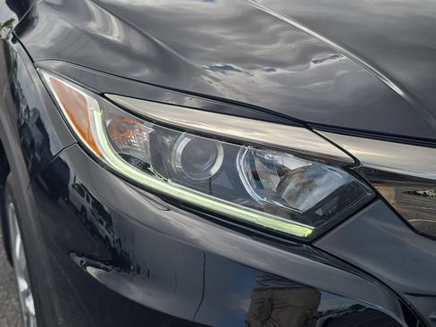 Used 2022 Honda HR-V LX image 7