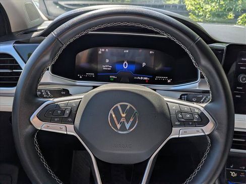 Used 2025 Volkswagen Taos SE AWD/4WD image 28