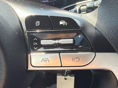 Certified 2026 Hyundai Elantra SE FWD image 14
