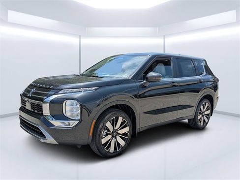 New 2025 Mitsubishi Outlander SE image 7