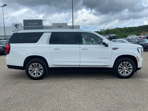Used 2025 GMC Yukon XL Denali AWD/4WD image 7