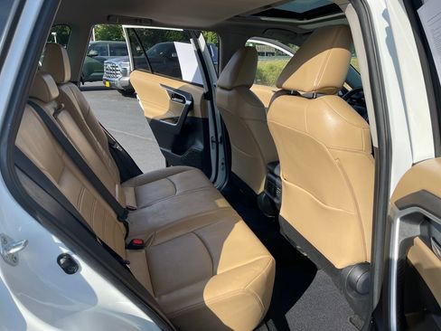 Certified 2021 Toyota RAV4 XLE Premium AWD/4WD image 18