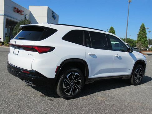 Used 2025 Buick Enclave Sport Touring image 6