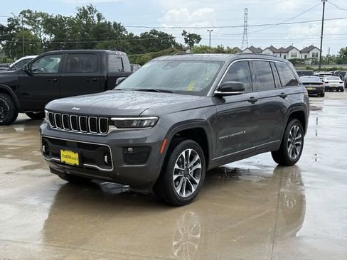 New 2025 Jeep Grand Cherokee Overland w/ Luxury Tech Group IV AWD/4WD image 4