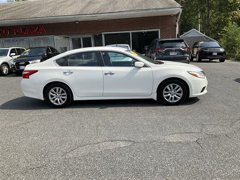Used 2016 Nissan Altima 2.5 S w/ Power Driver Seat Package FWD image 4