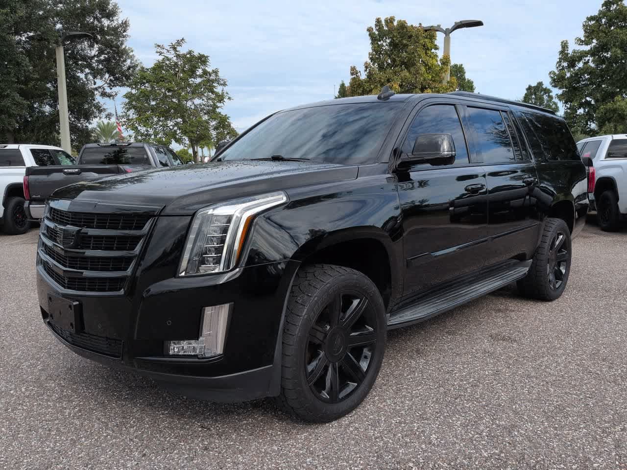 Used 2016 Cadillac Escalade ESV Luxury AWD/4WD image 2