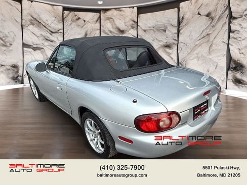 Used 2004 MAZDA MX-5 Miata w/ Cloth Azure Blue Pkg RWD image 6