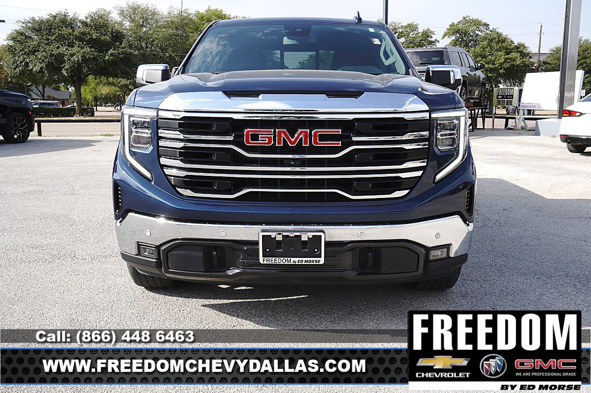 Used 2023 GMC Acadia SLE w/ Driver Convenience Package FWD image 2