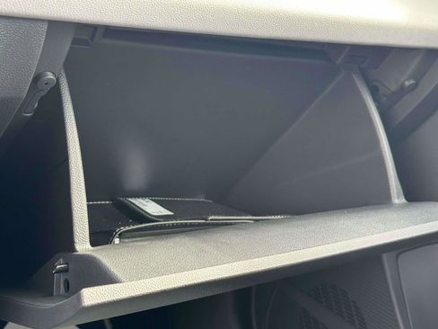 Certified 2022 Volkswagen Taos SE w/ Panoramic Sunroof Package image 30