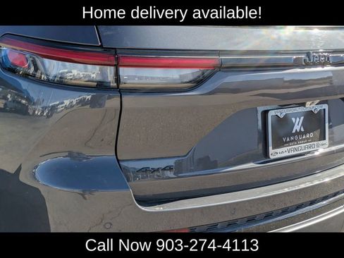 Used 2025 Jeep Grand Cherokee Altitude image 10