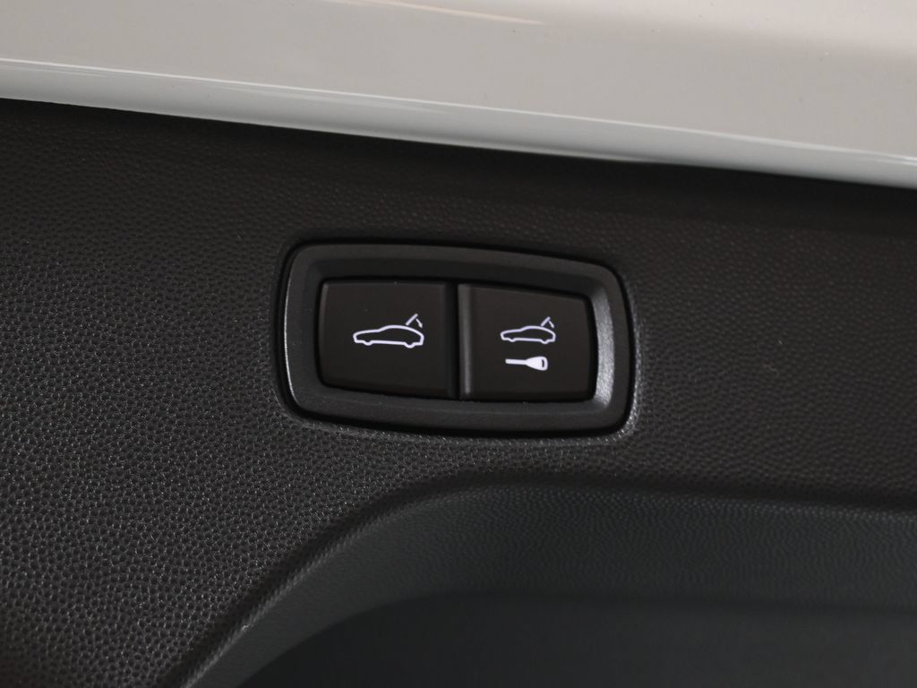 Used 2026 Porsche Macan 4 Electric AWD/4WD image 41