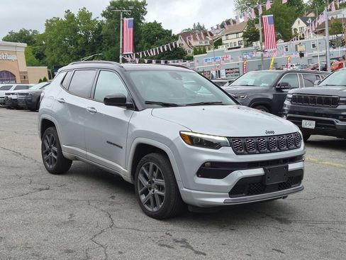 Used 2024 Jeep Compass Limited w/ High Altitude Package AWD/4WD image 3