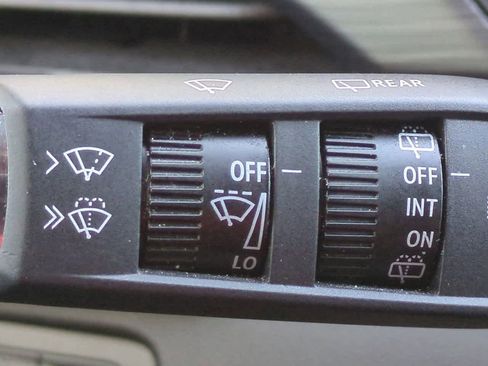 Used 2025 GMC Acadia Elevation image 26