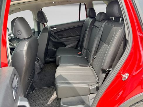 Used 2023 Volkswagen Tiguan SE w/ Panoramic Sunroof Package AWD/4WD image 12