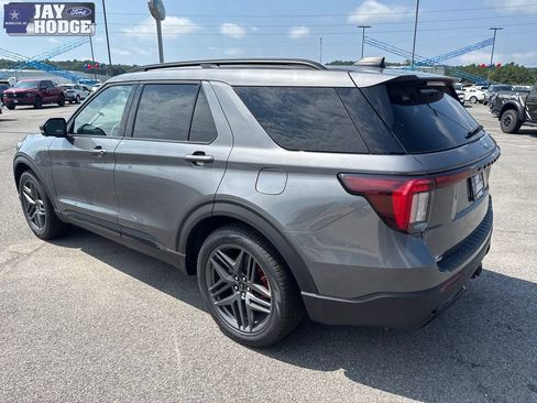 New 2026 Ford Explorer ST-Line w/ ST-Line Street Pack RWD image 5