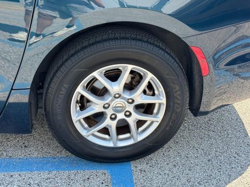 Used 2023 Chrysler Pacifica Touring-L FWD image 10