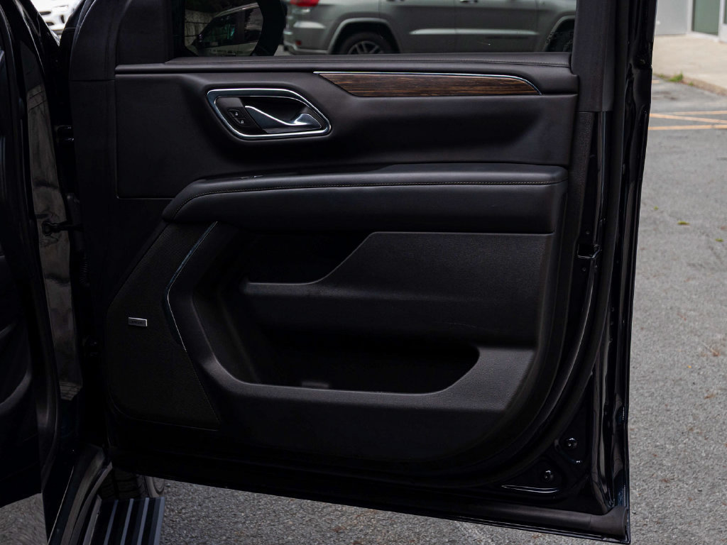 Used 2023 Chevrolet Tahoe High Country RWD image 13