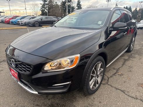 Used 2015 Volvo V60 T5 Cross Country image 1