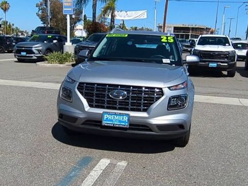 Used 2025 Hyundai Venue SEL FWD image 3