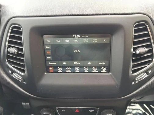 Used 2020 Jeep Compass Latitude AWD/4WD image 17