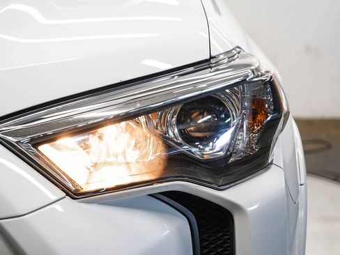 Used 2023 Toyota 4Runner SR5 Premium w/ Moonroof Package RWD image 7