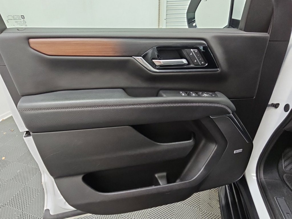 Certified 2025 GMC Yukon Denali RWD image 30