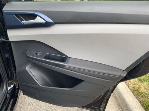 Used 2024 Volkswagen Taos SE image 18