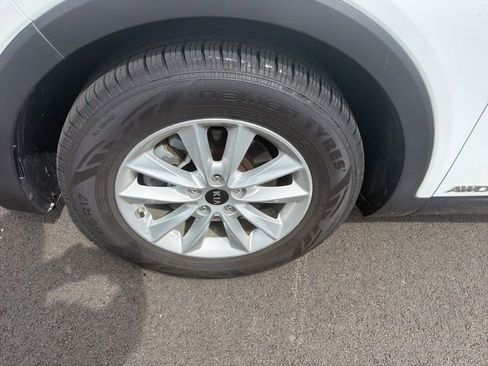 Used 2019 Kia Sorento LX image 5