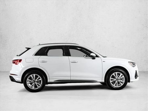 Certified 2025 Audi Q3 2.0T Premium w/ Convenience Package image 4