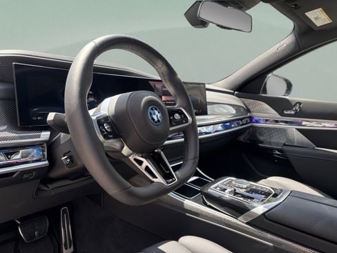 Used 2025 BMW i7 eDrive50 w/ M Sport Package RWD image 20