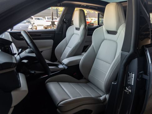 New 2025 Porsche Macan 4S Electric AWD/4WD image 5