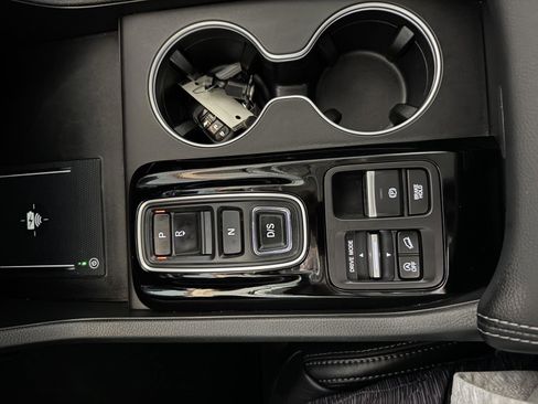 Used 2025 Honda Pilot Touring image 18
